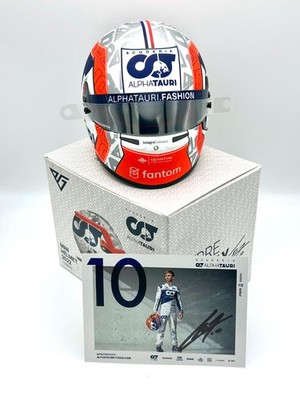 Pierre Gasly AlphaTauri 2022 Formel 1 Mini 1:2 Helm mit signierter Fahrerkarte