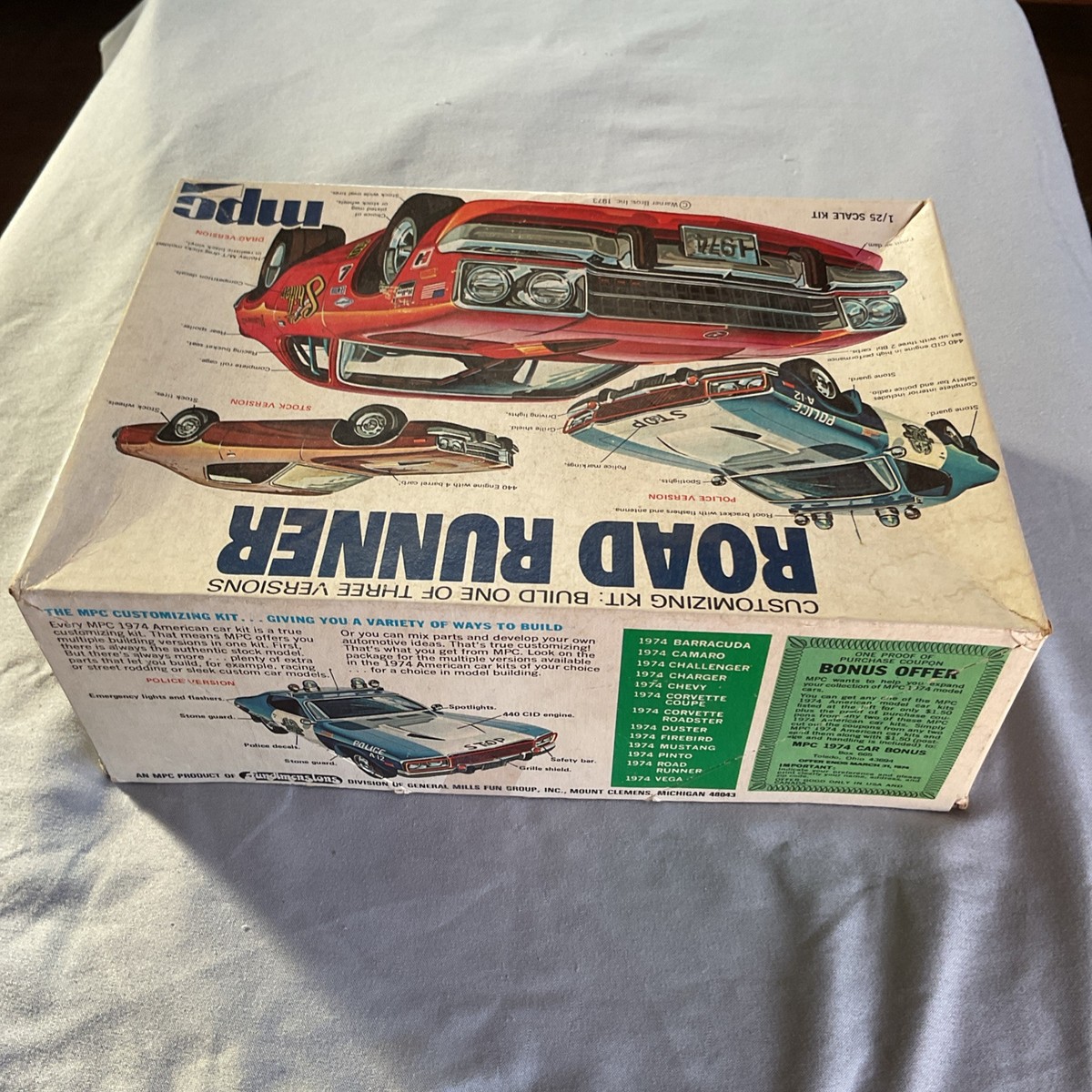 VINTAGE MPC 1974 PLYMOUTH ROAD RUNNER 1/25 SCALE MODEL CAR KIT