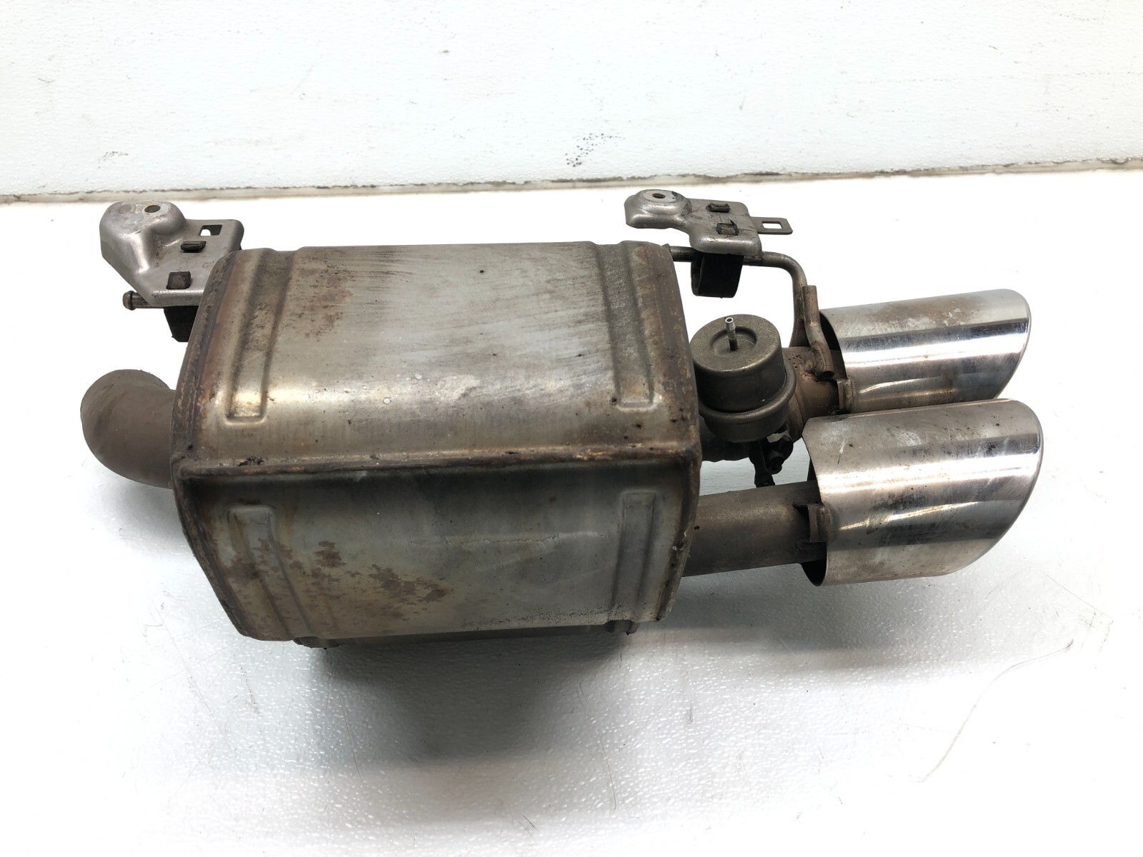 2014-2019 MASERATI GHIBLI SQ4 LEFT EXHAUST MUFFLER BAFFLE TIPS SILENCER OEM.