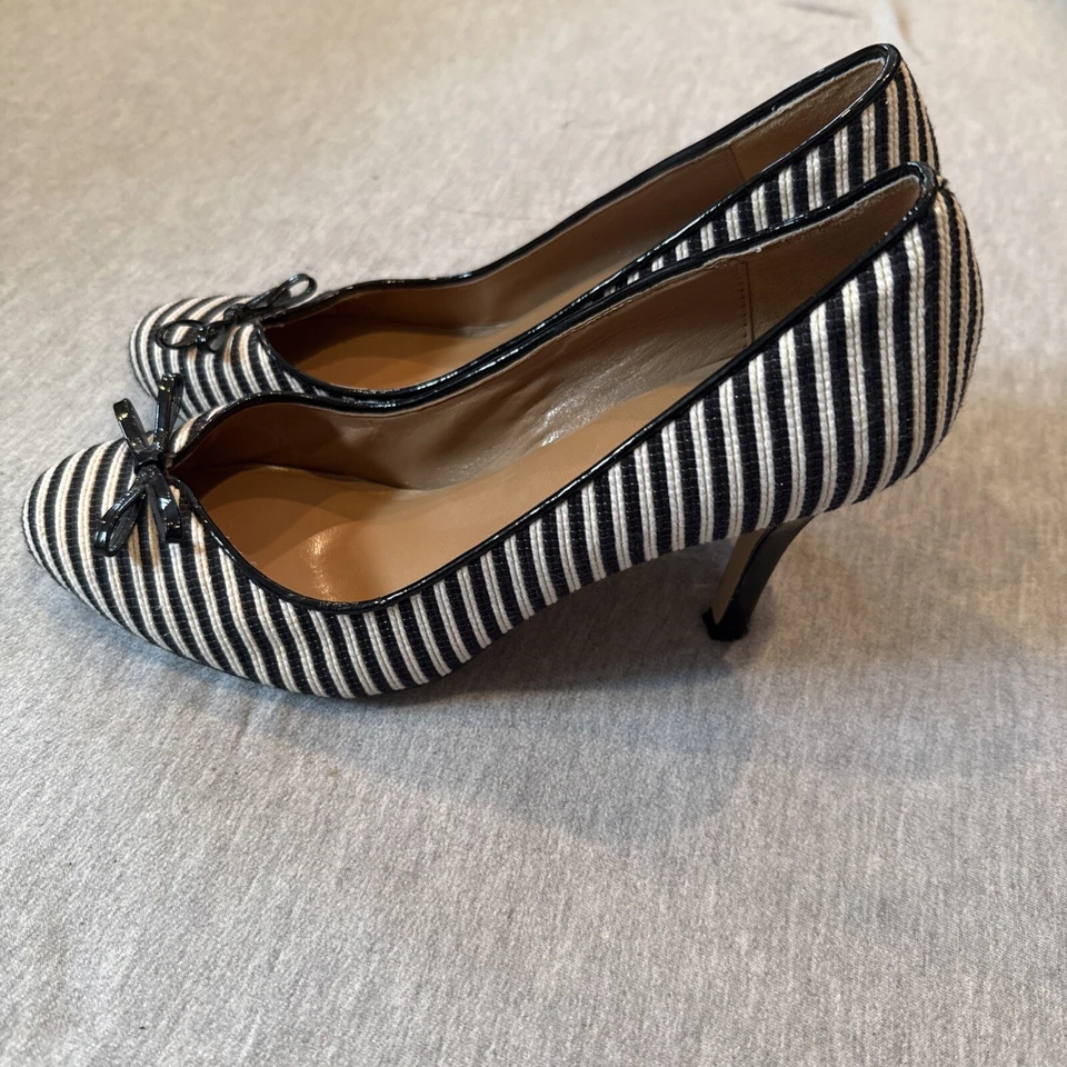 Tacones de cuero a rayas blancas y negras TALBOTS para mujer talla 7 1/2  Foto 3 de 4