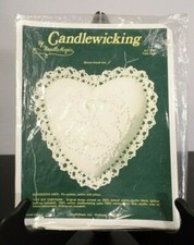 Vintage "Candlewicking by Needle Magic" Pillow Kit / 310 "Tulip Heart"