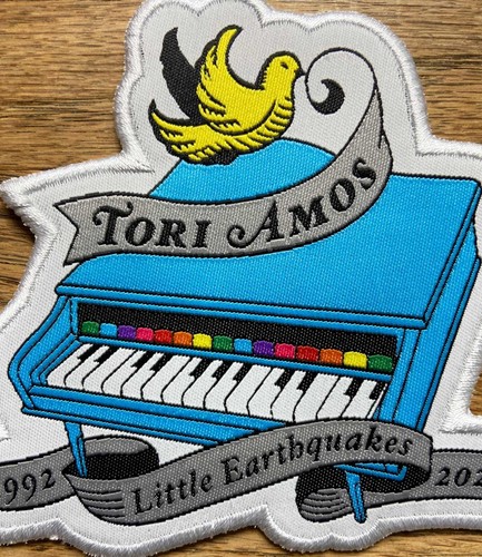 Tori Amos - PARCHE TEJIDO - Little Earthquakes 30 aniversario RAINN recaudación de fondos - Imagen 7 de 8