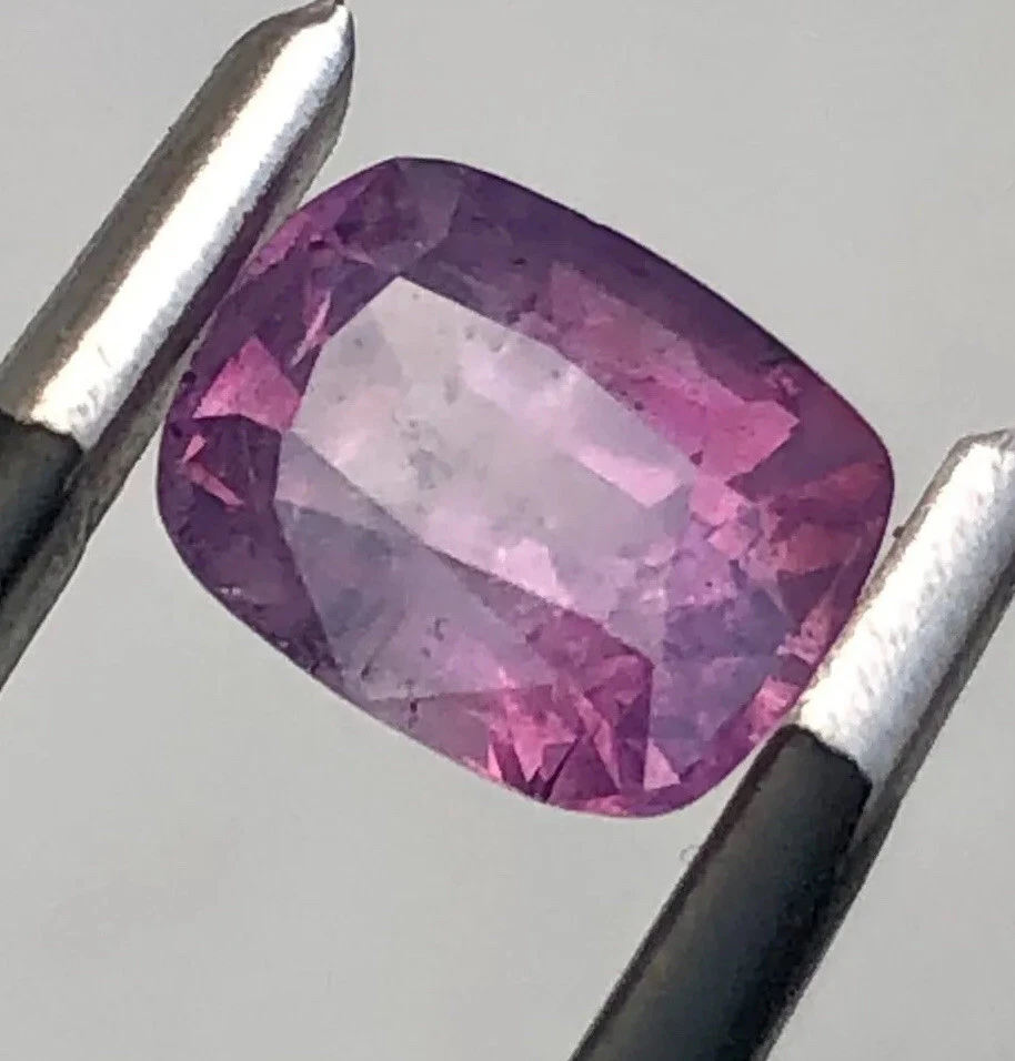 1.75 Ct Natural Faceted Cut Corundum Kashmir Sapphire Gemstone from Pakistan - Image 4 of 4