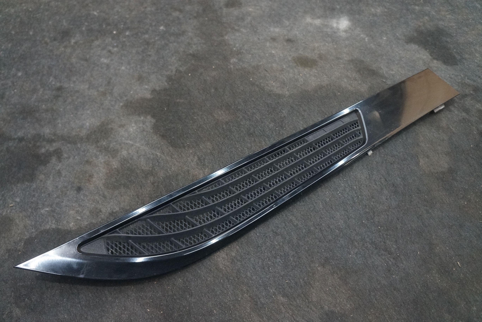 Rear Right Quarter Air Vent Grille Tail Trim Panel 51447375138 OEM BMW i8 2015