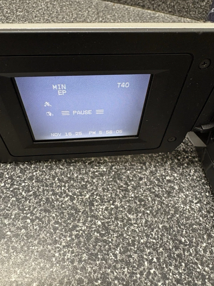 JVC GR-SXM38U Compact VHS Camcorder with Battery & Charger New Blank Tape Works - Image 4 of 4