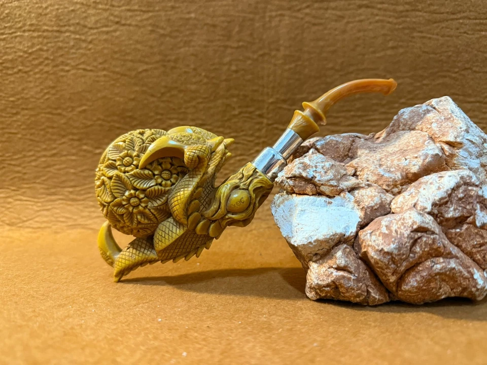 Pipa de espuma de mar con garra de dragón tallada a mano - estilo exclusivo floral ornamentado Foto 2 de 4