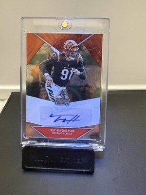 2022 Panini Chronicles - Paramount Signatures Trey Hendrickson #PAR-TRH (AU)