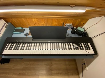 Yamaha P-145 Digitalpiano (88 Tasten)   Wie neu, in OVP + unbenutzter App-Code