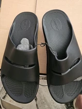 OOFOS OOahh Unisex Black US Men’s 10 Women’s 11.5 EU 43, Small Line Indent Pic