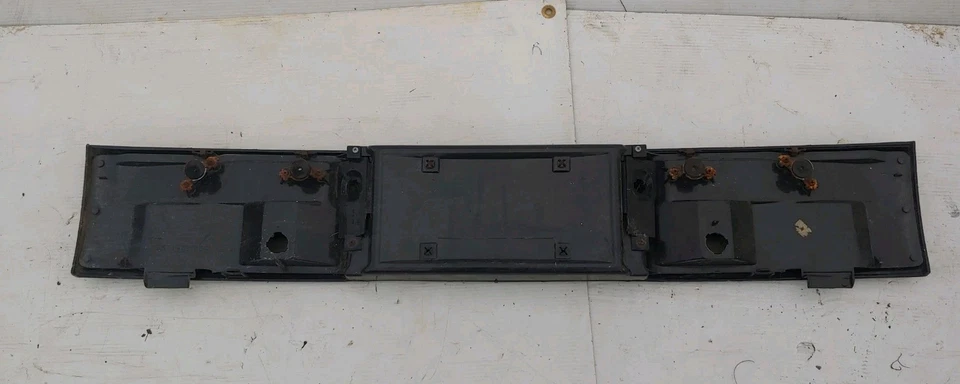 Chevrolet Cavalier 1992 1993 maletero trasero tapa luz trasera central OEM Foto 3 de 3