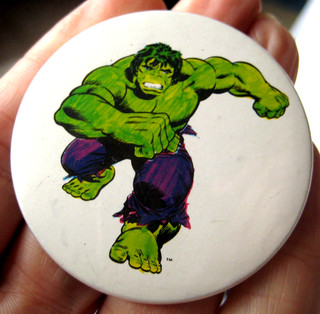 THE INCREDIBLE HULK VINTAGE 1978 RAINBOW DES. MARVEL COMICS LICENSED PIN BADGE