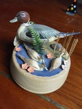 ANRI St Christina South Tyrol Music Box Carved Ducks, "Gypsy Baron Waltz" Orig 