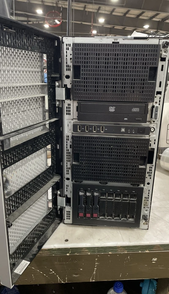 Servidor en torre HP ProLiant ML350p Gen8 procesador Intel Xeon sin unidad de disco duro Foto 2 de 4