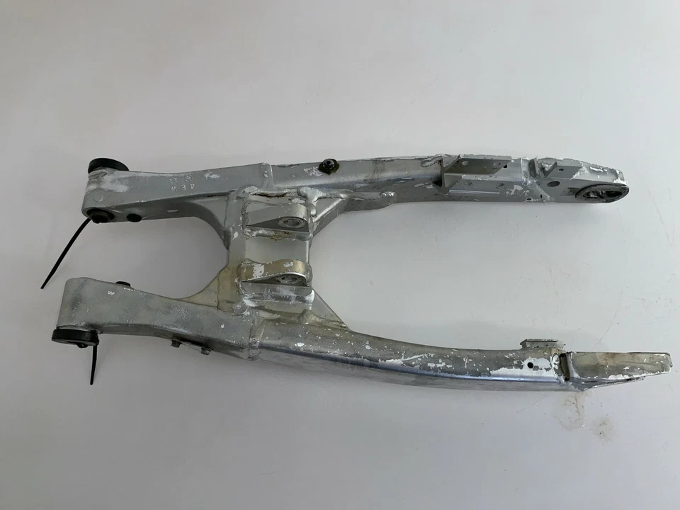1993 YAMAHA YZ125E REAR ARM 4EW-22110-01-00 - Image 2 of 4