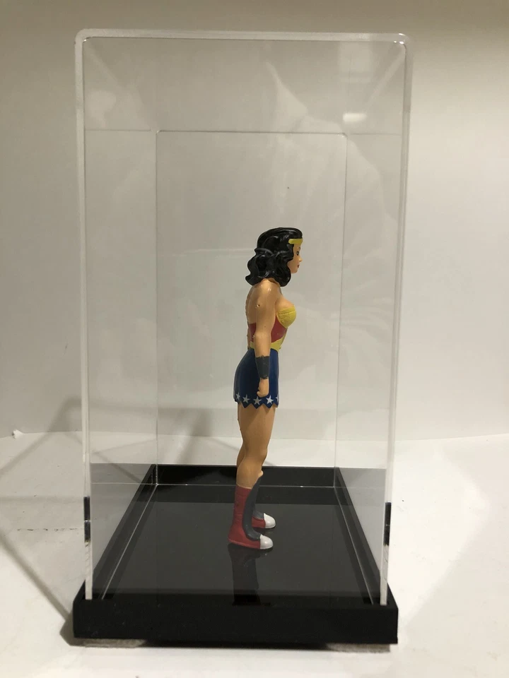 Figura de acción Wonder Woman 1984 flexible DC Comics con vitrina vintage Foto 4 de 4