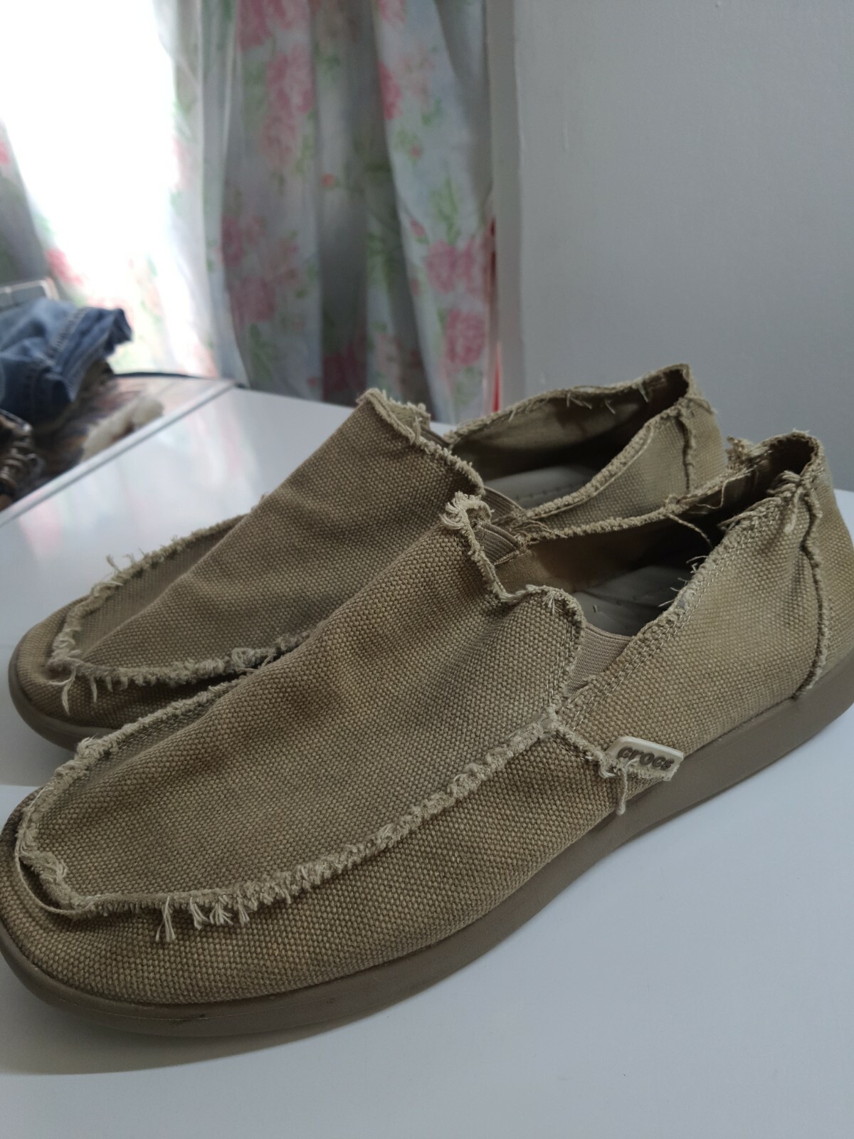 Mens Crocs Size 13 Santa Cruz Canvas 