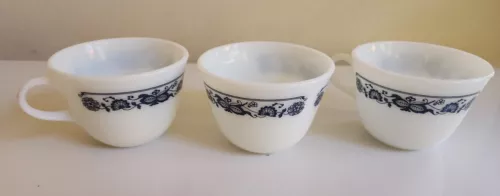 Set of 3 Vintage Pyrex Corning Milk Glass Old Town Blue Onion Coffee Mugs Cups
