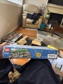 LEGO City 60025 Grand Prix Truck Facvtory sealed New Box -
