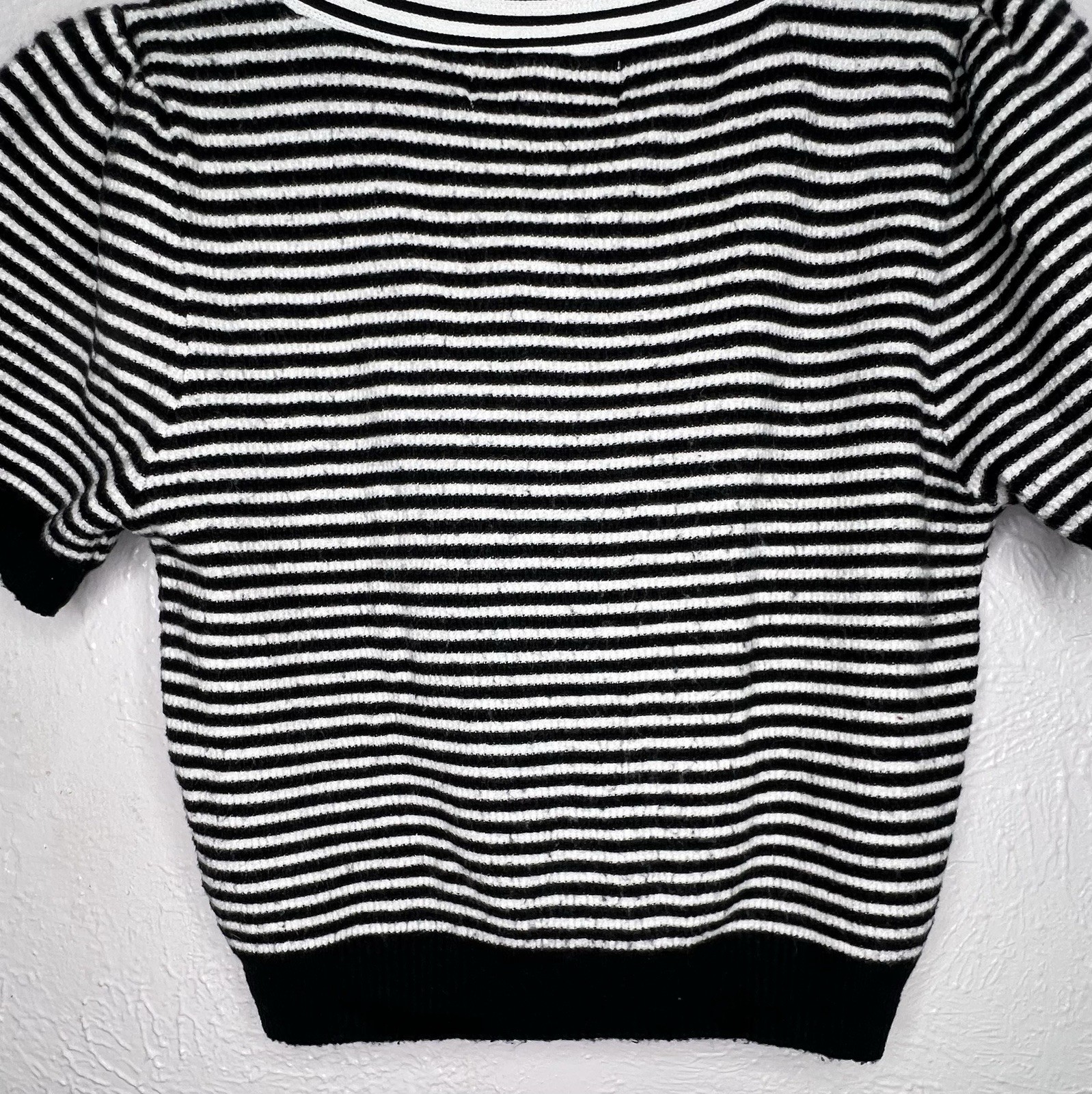 Threaded Leaf Striped Black/White Knit V-Neckline… - image 6