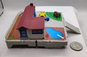 Galoob Vintage Micro Machines House Playset w/ One Car