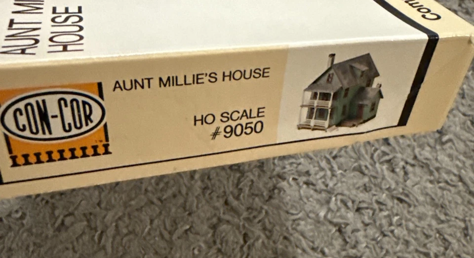 Con-Cor Aunt Millie's House~HO Scale Building Kit 9050~Molded In Color NEW - Image 3 of 3