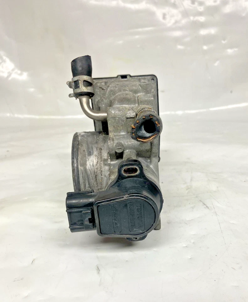 2002-2003 Lexus ES 300 3.0 L Throttle Body Assembly OEM - Imagem 2 de 4