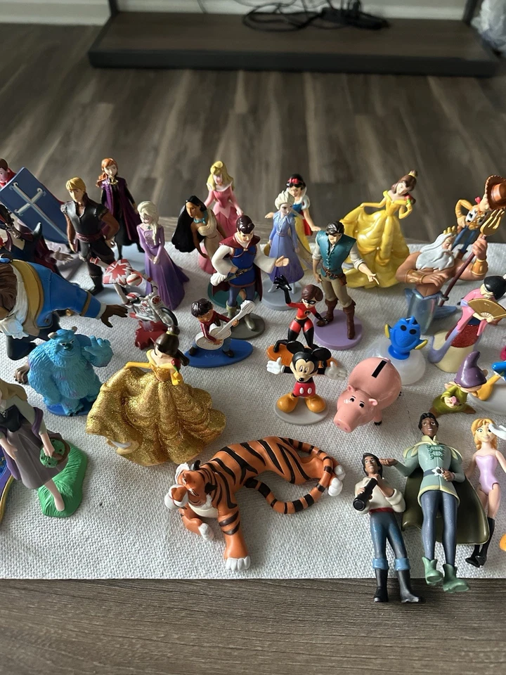 Lote de 40 Figuras Surtidas Disney Plástico PVC Personajes de Películas y TV Juguetes Coleccionar Foto 3 de 4