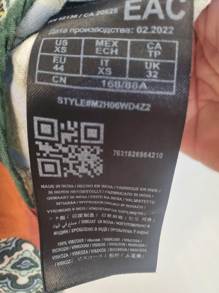 Camisa Guess Para Hombres XS Calce Ajustado Estampado de Retazos Manga Corta Abotonada M2H06WD4Z2 Foto 4 de 4