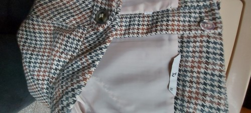 KNEE LENGTH DOG TOOTH SKIRT BY TU - SIZE 22 - EXCELLENT CONDITION - Picture 2 of 3