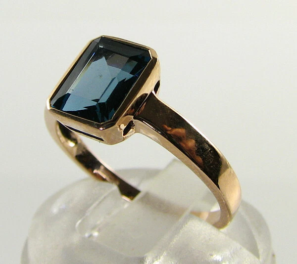 Personalizado Orden 9K 9CT Oro Rosa London Topacio Azul Solitario Tank Anillo Z2