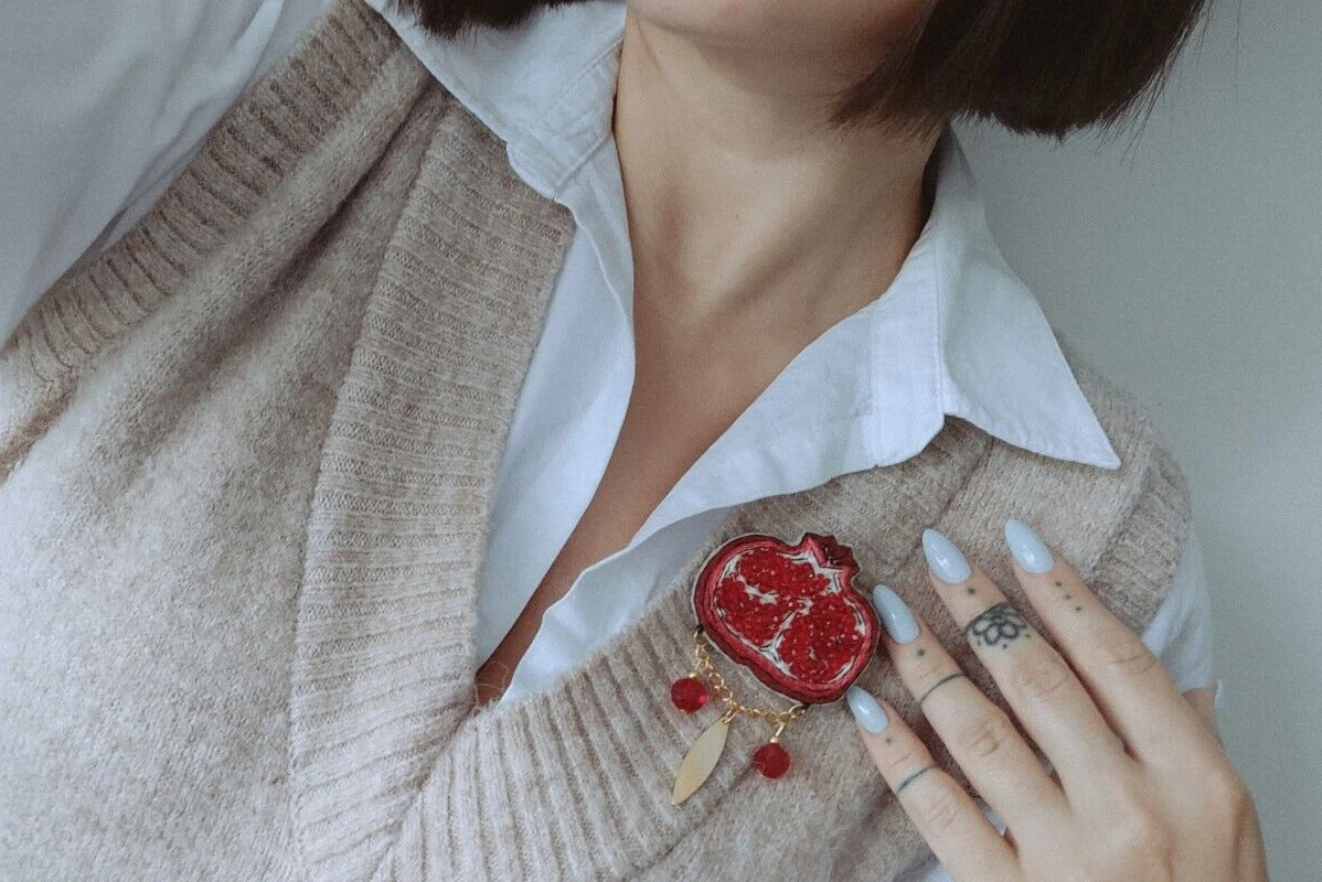 Pomegranate brooch shop