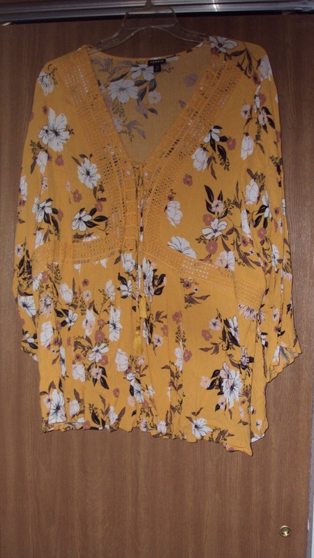 Torrid Sz 5 Yellow Floral Babydoll Gauze Crochet Trim Lace-Up Top