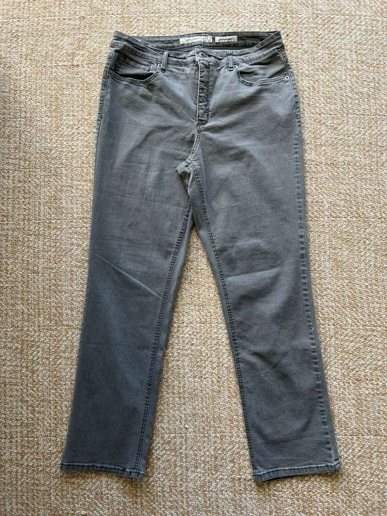 Jones New York Lexington Gray Straight Leg Stretch Denim Jeans Women’s 14