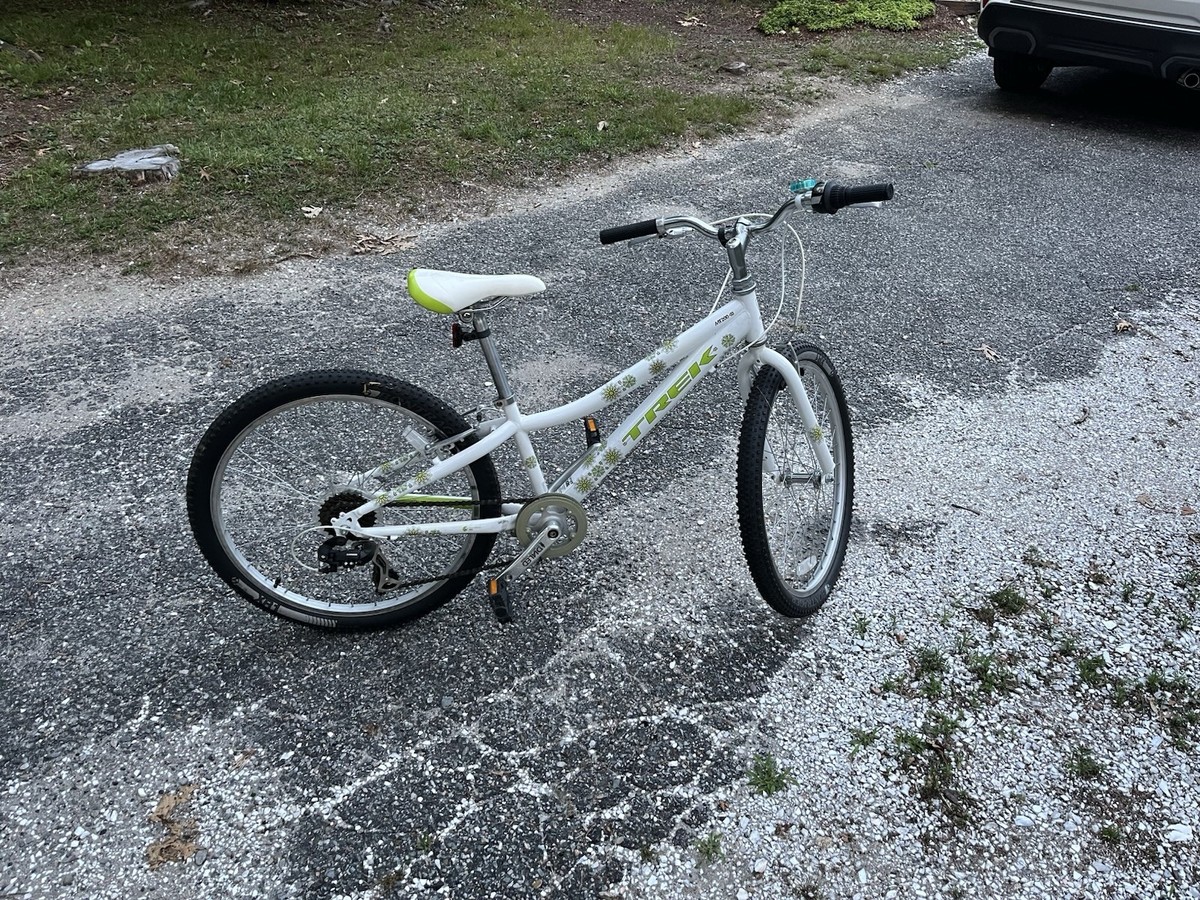 TREK MT200 24' Kids HardTail Mountain Bike 1x7 Speed | eBay