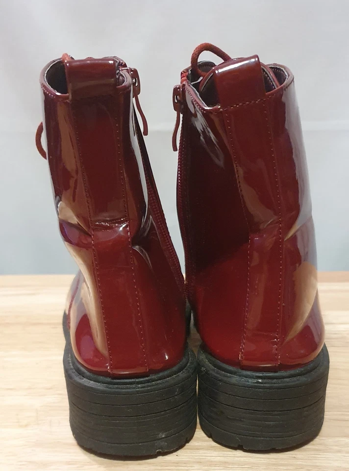 Botas rojas buscadas, talla 8 (02) Foto 3 de 4