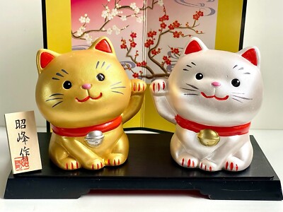 Japan Seto Tōgei-sha Keramik 2er Set Silber & Gold Maneki Glückskatzen Ornament