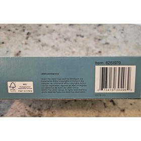 LEGO Yellow Lego Store Picture Frame NEW 40359 with minifigure included