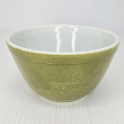 Vintage Pyrex Avocado Green 401 Mixing Bowl 1 1/2 Pt  1967-1972 Verde Ovenware