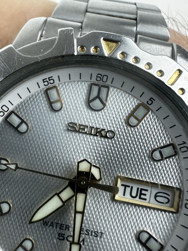 Cuarzo Seiko 7N43-8299 (A4) cara plateada disponible en todo el mundo - Imagen 3 de 12
