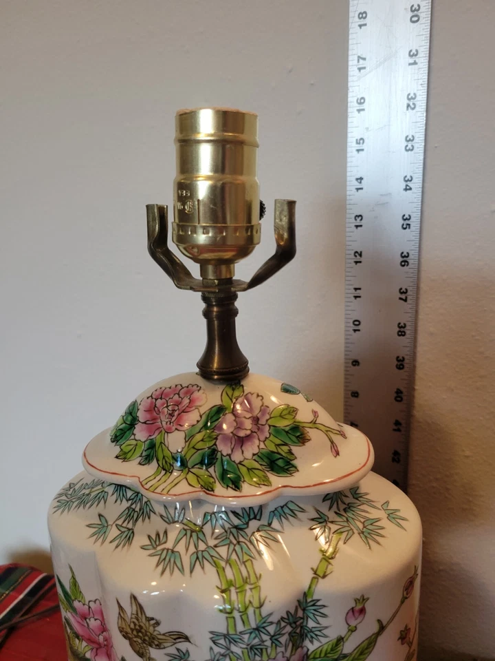 Exportación china de mediados de siglo, lámpara, período República Popular, rosa familiar Foto 2 de 4