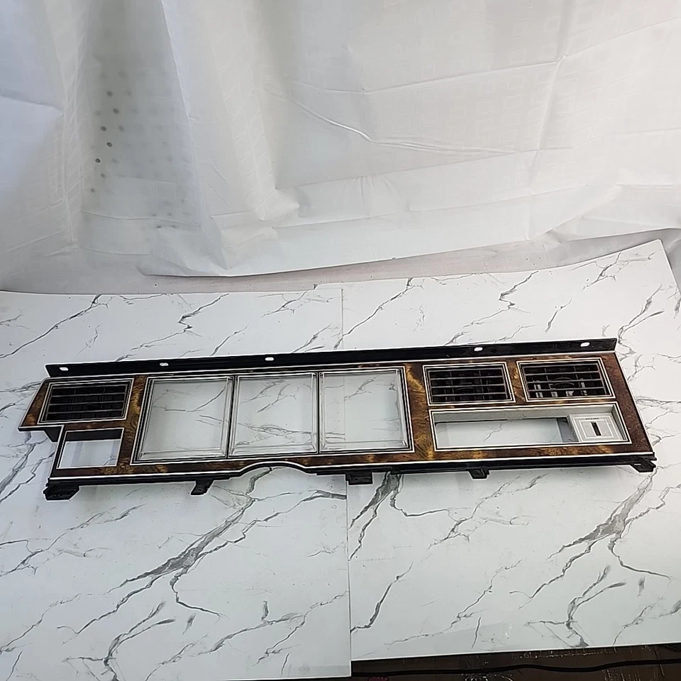 Lincoln Continental Mark VI 1980-1983 tablero de madera grano bisel borde con respiraderos Foto 2 de 4