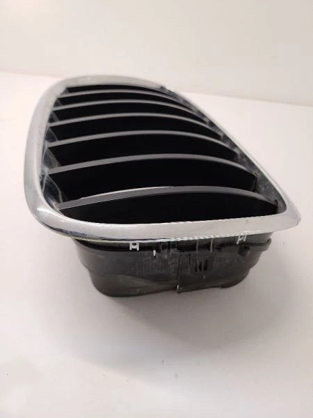 2007-13 BMW X5 RH Passenger Grille Hood Black And Chrome Finish   — 第 3/4 张图片