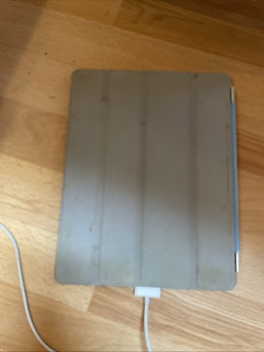 Apple iPad 2 White/ Silver Sim + Wi-Fi 57 GB 9.7" Display Model A1396 iOS Tablet - Picture 3 of 3