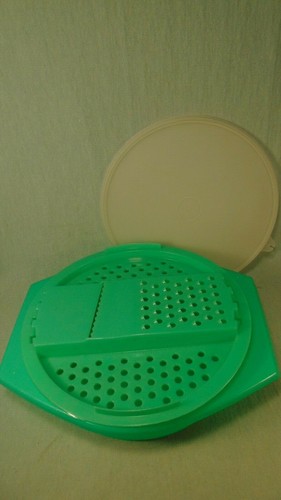 VINTAGE TUPPERWARE GREEN GRATER/BOWL & LID 787-3~786-4~230-20 VERY NICE!! - Picture 2 of 2