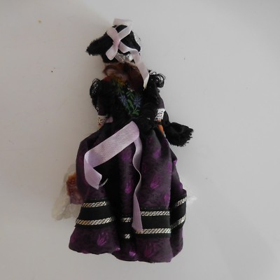 Poupée Folklorique Amboise – Costume Traditionnel XXe – Celluloïd – Collection France – 20 Cm