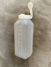 Vintage Rubbermaid Servin' Saver 1 Qt Clear Drink Container w/almond Pour Lid