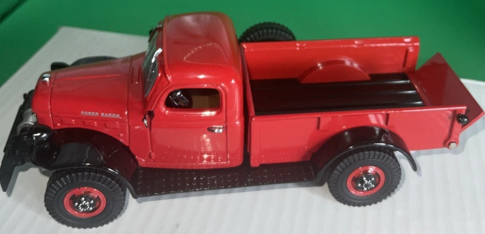 Matchbox Collectibles 1946 Dodge Power Wagon Красные Модели Прошлого Года Новые в коробке - Изображение 4 из 4