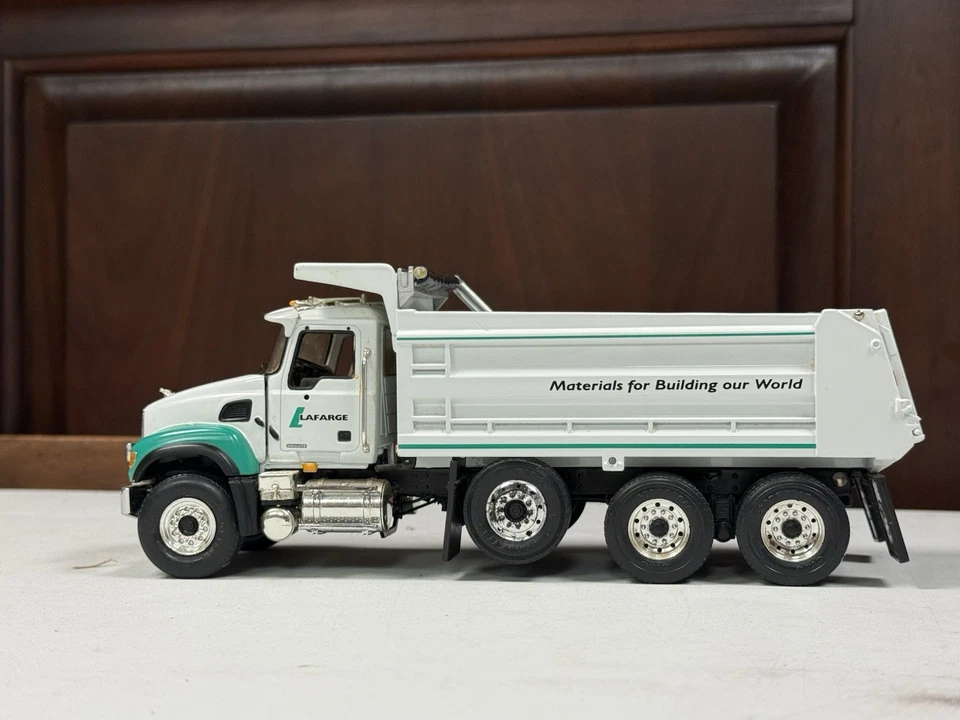 2002 First Gear Mack caminhão basculante escala 1:34 - Materiais de construção Lagarge - EUA - Imagem 2 de 4
