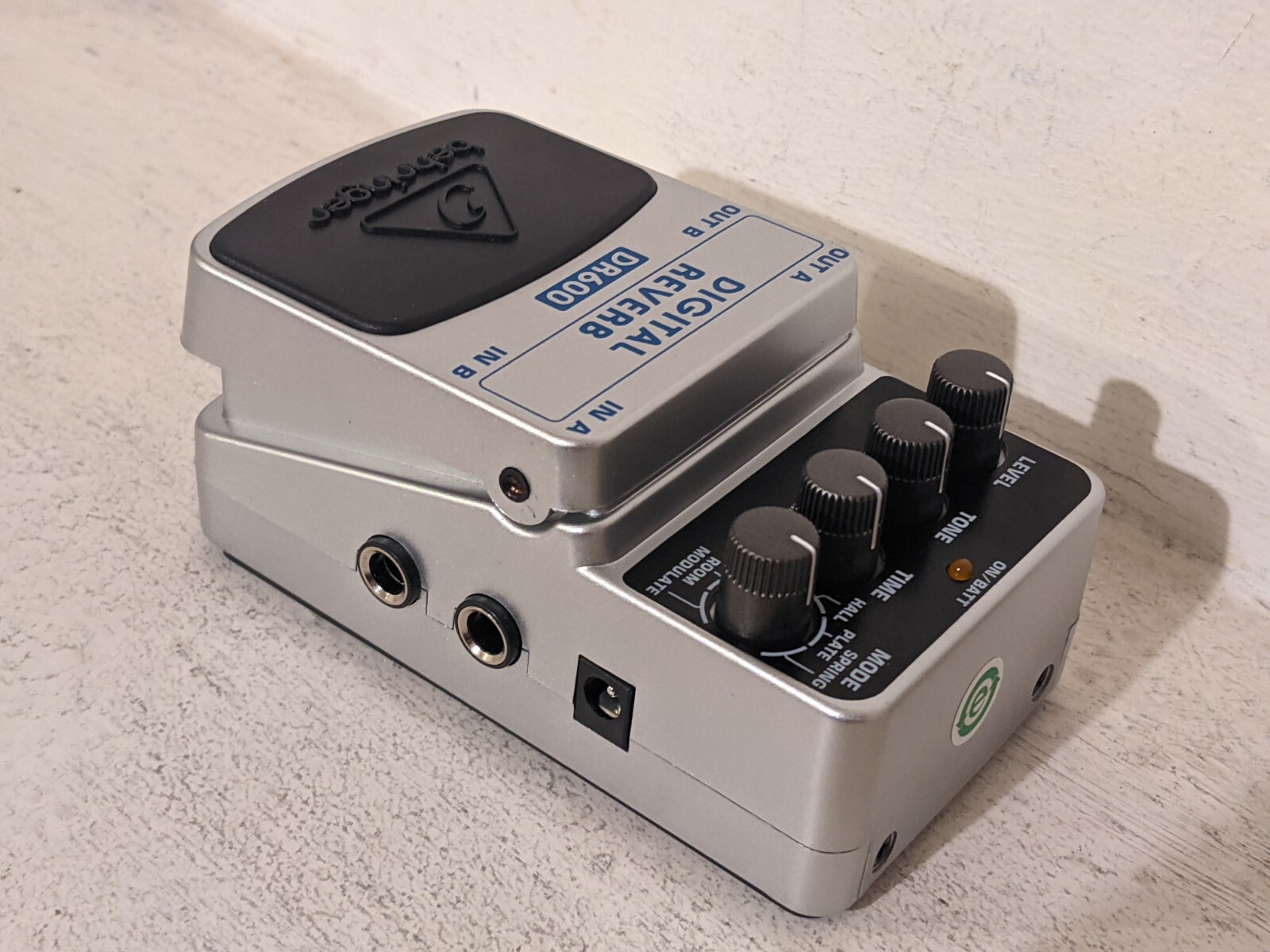 Behringer DR600 digital reverb stereo guitar effect foot pedal (silver