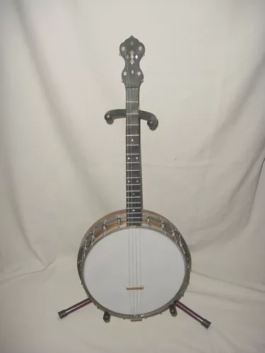 VINTAGE GUITAR ANTIQUE CLOSED BACK TENOR BANJO / COMPLETE